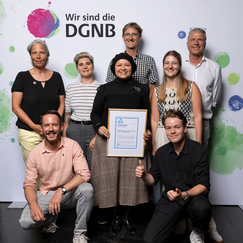 Übergabe des Awards an einige der Teammitglieder