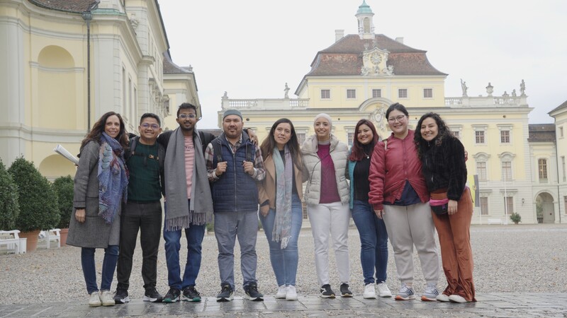 Teilnehmende des INEMA-Programms – Sinnbild für Teamwork, Bildung und globale Vernetzung.